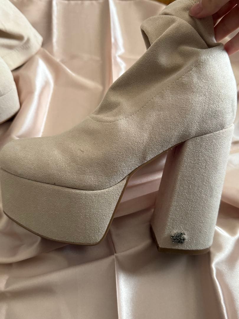 ミシェルマカロン 美脚ロングブーツ ベージュ／Mサイズ