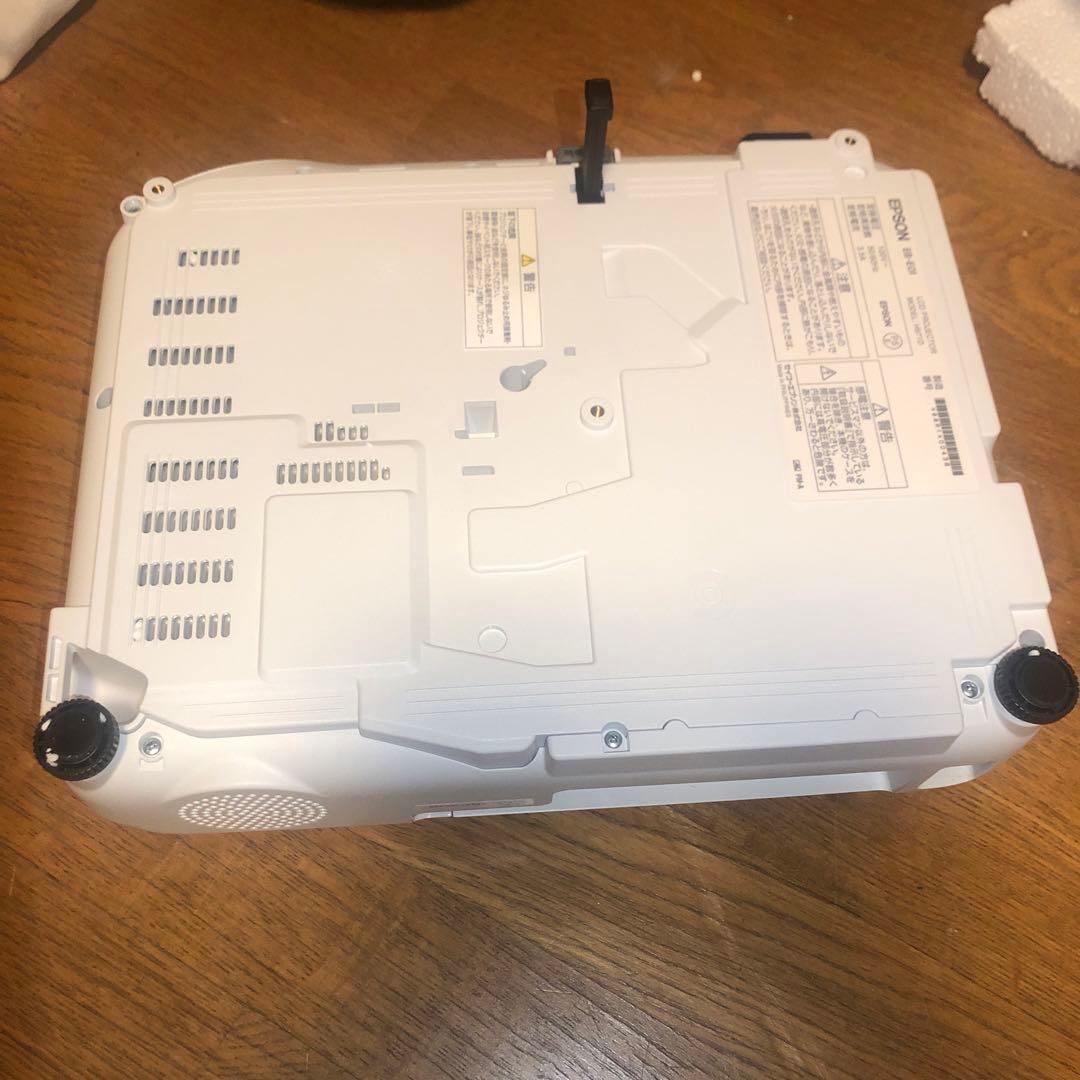 EPSON EB-E01 プロジェクター本体とその他