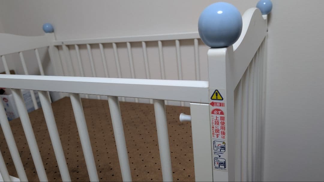 //断捨離中//ホワイト木製ベビーベッド　安全ロック付き（ランデブー）