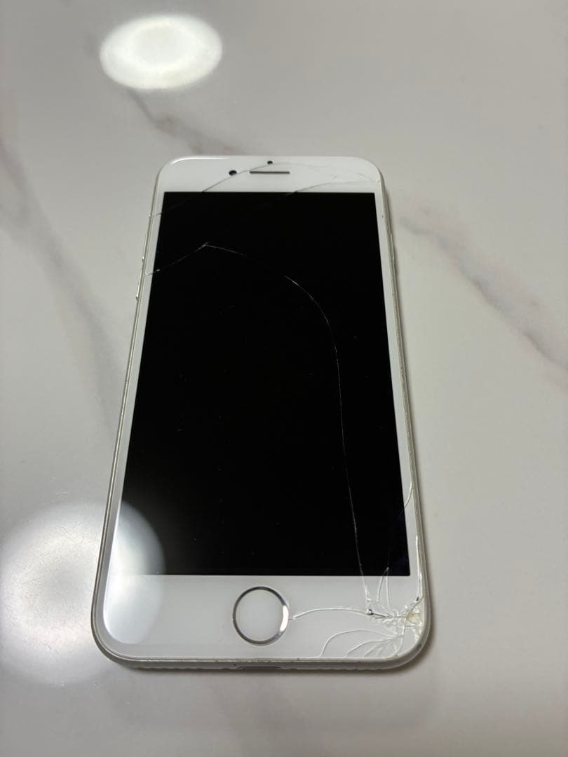 iPhone8 64GB シルバー　バッテリー75%