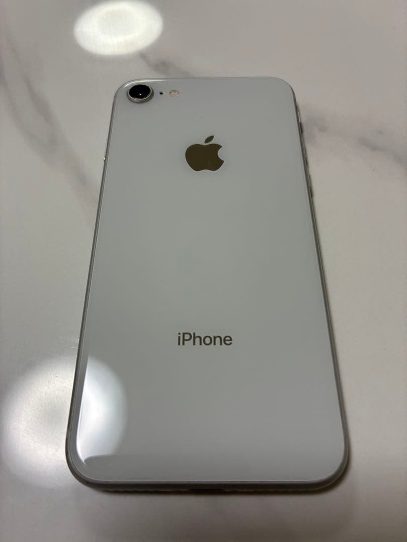 iPhone8 64GB シルバー　バッテリー75%
