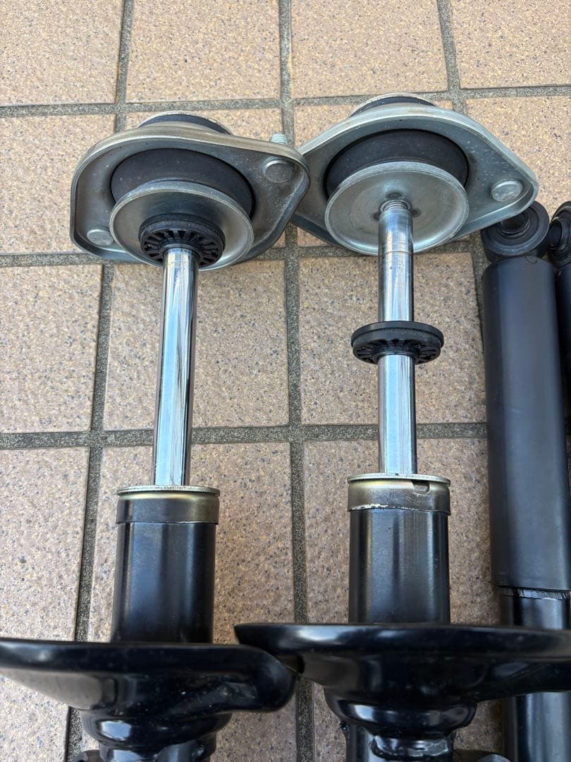 DA17V エブリィバン　純正サスペンション　ショックアブソーバー