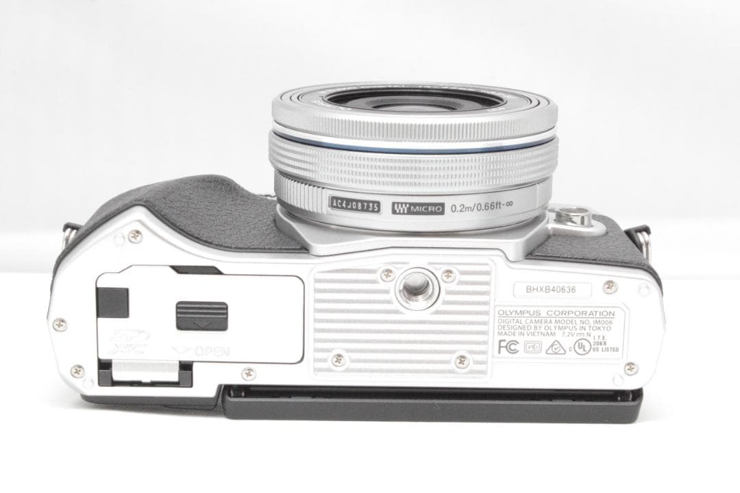 新品級！OLYMPUS OM-D E-M10 Mark III ダブルズ―ム