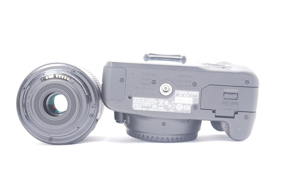 ✨バッテリーグリップ＆バッテリー×３個付き✨Canon kiss X3✨S数極少