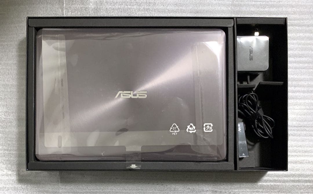 R*o様 ASUS ZenBook UX305CA-FC004T(ブラック) 1