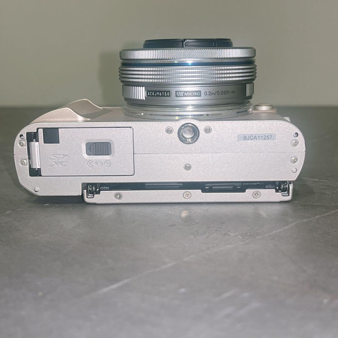 OLYMPUS PEN E-PL10 EZダブルズームキットカメラ