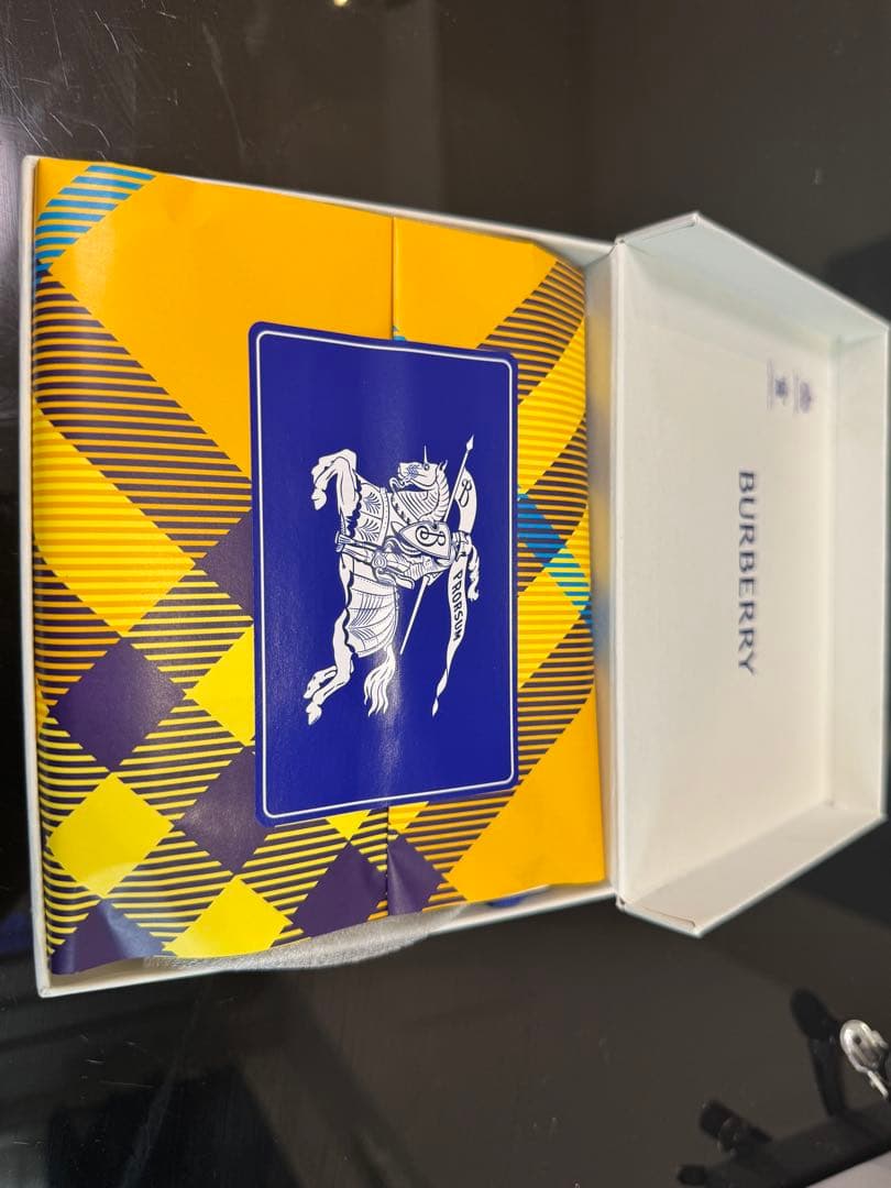 Burberry グレー チェック柄 パスポートケース