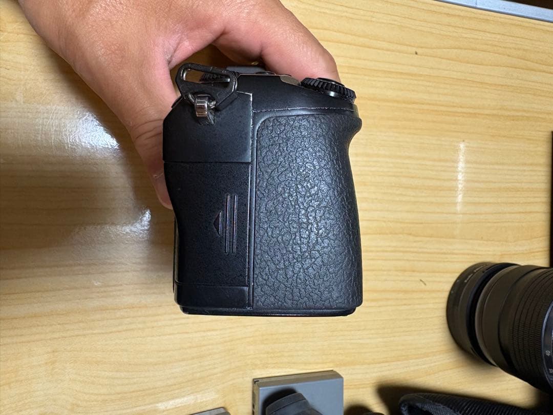 OLYMPUS OM-D ミラーレス一眼カメラ 本体と付属品