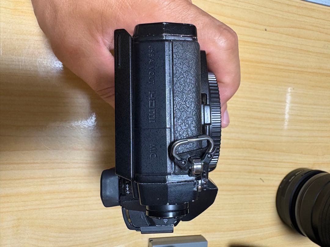 OLYMPUS OM-D ミラーレス一眼カメラ 本体と付属品