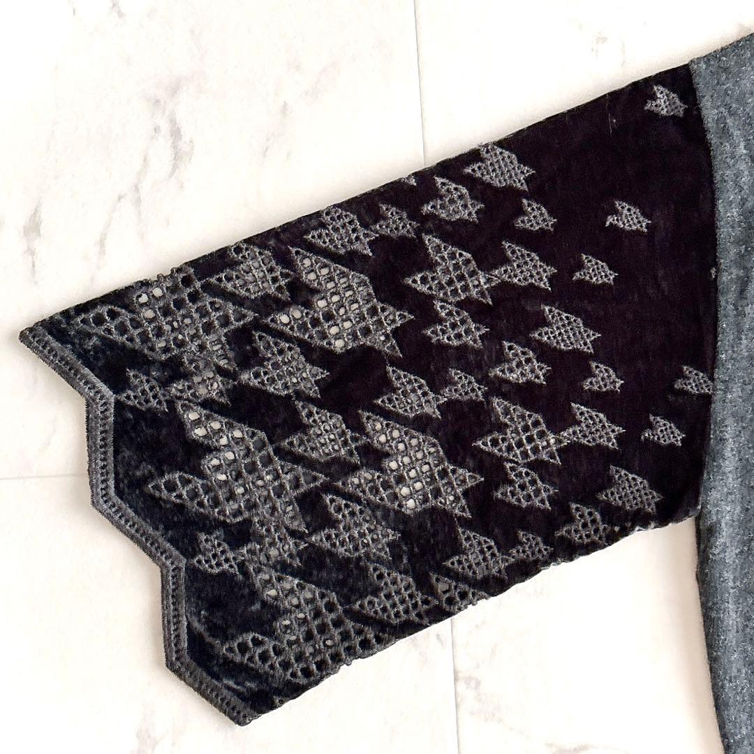 ビアズリー フレアスリーブ敦賀刺繍ニットプルオーバー　グレー