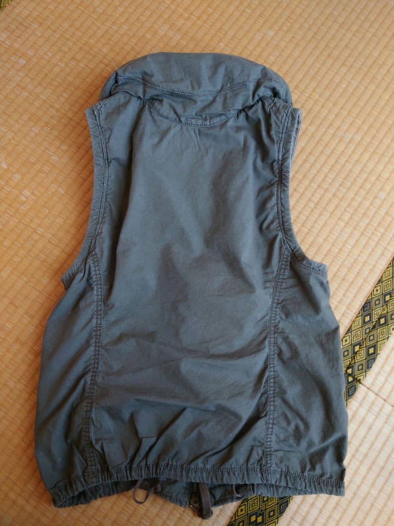 ゴア　GOA ベスト　グレー フード付き
