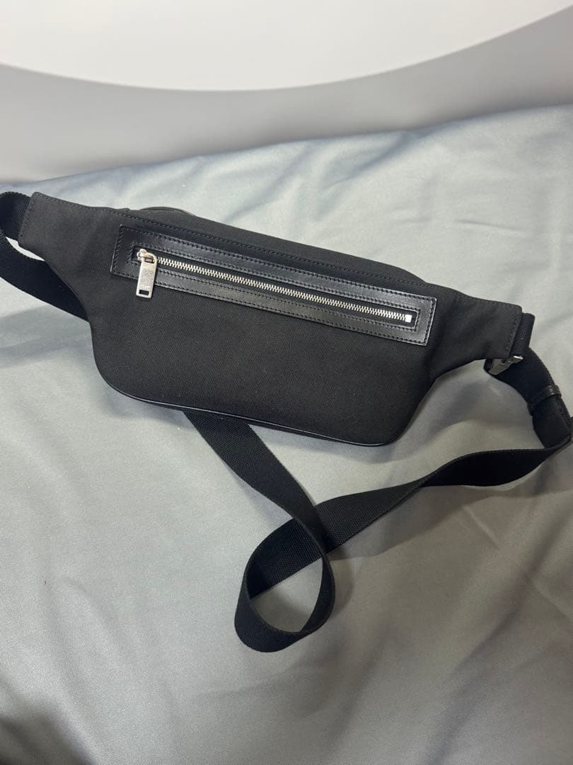 サン　ローラン　ブラック ボディバッグ