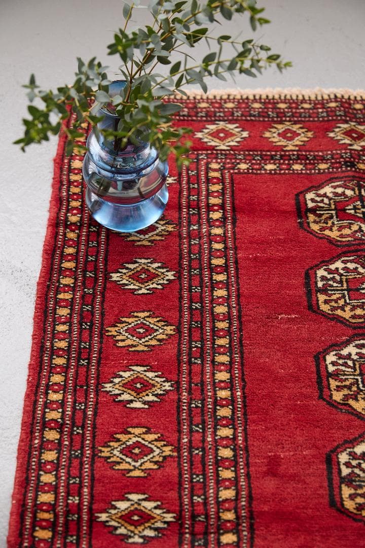 ヴィンテージラグ　トライバルラグ　ラホール産（130cm×78cm）赤　茶　黒