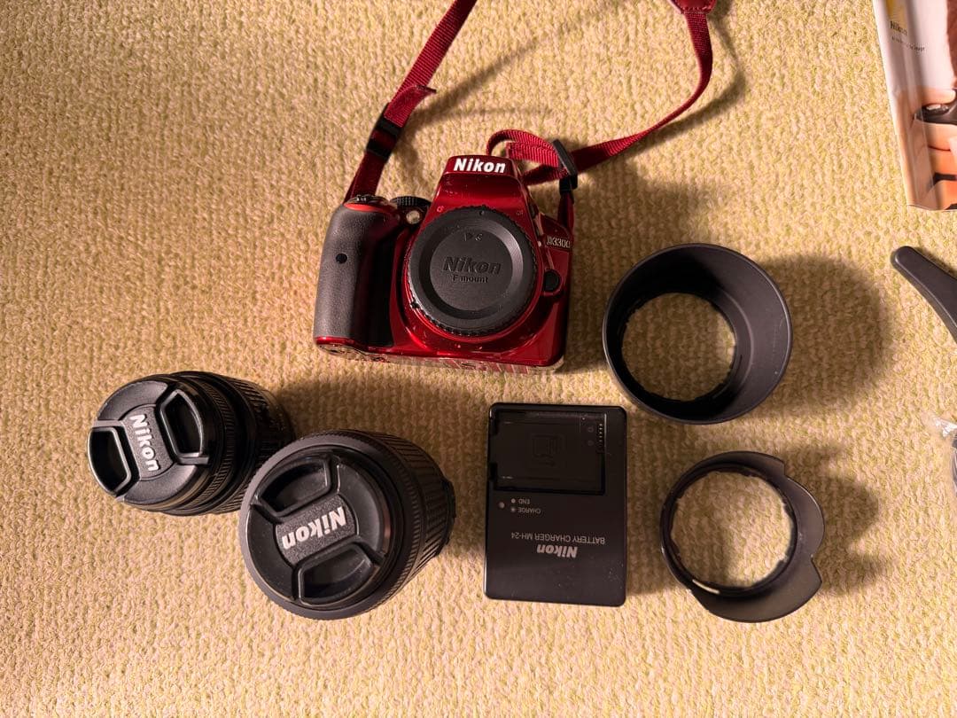 Nikon D3300 デジタル一眼レフセット　単焦点レンズ　ストロボ付き