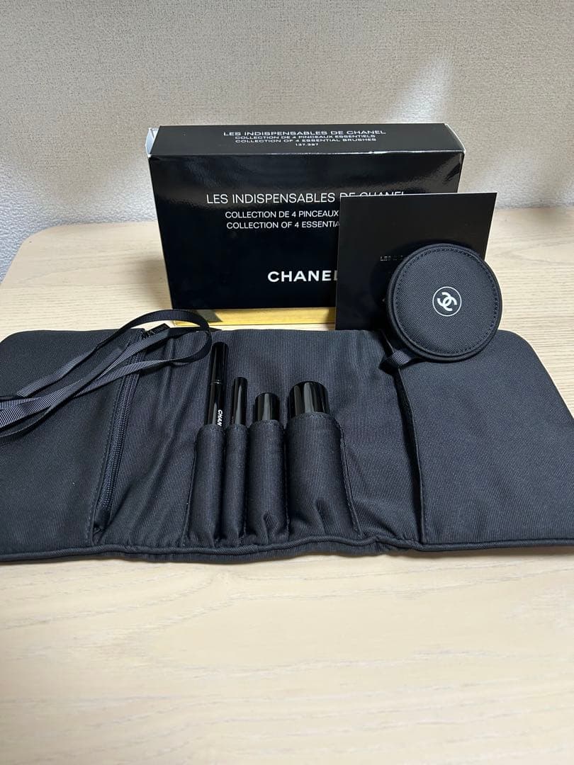 CHANEL メイクブラシセット 4本入り　ミラー付き