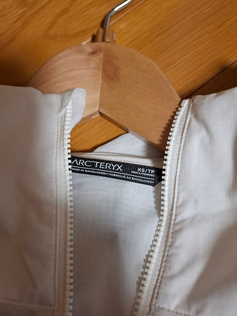 最新モデル　ARC'TERYX　アークテリクス　スコーミッシュフーディ　XS　白