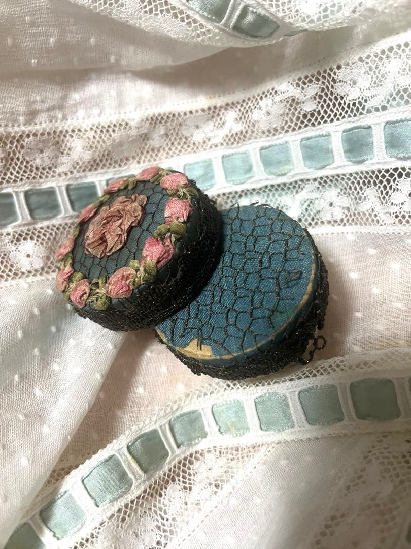 アンティーク ロココリボン 小物入れ　ケース　ボックス　レース　ローズトリム