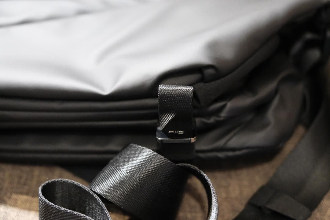 バッグ X URBANATURE Radiant Urban Sling R1