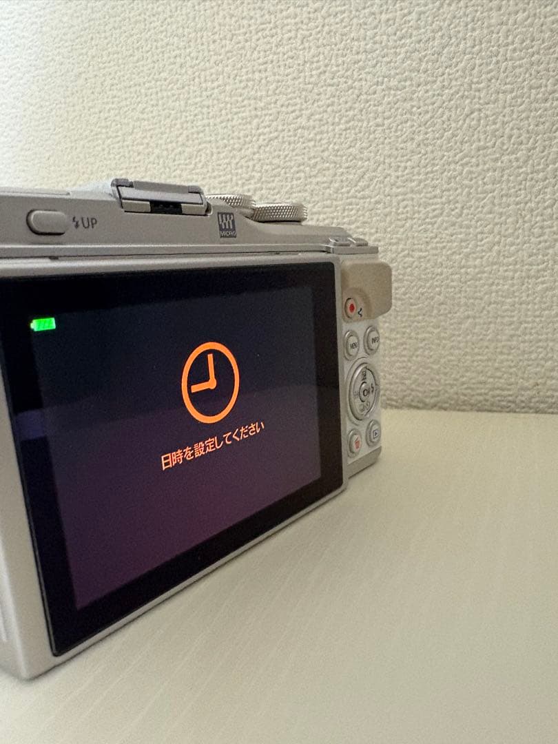 OLYMPUS PEN E-PL9 ホワイト純正カバー付