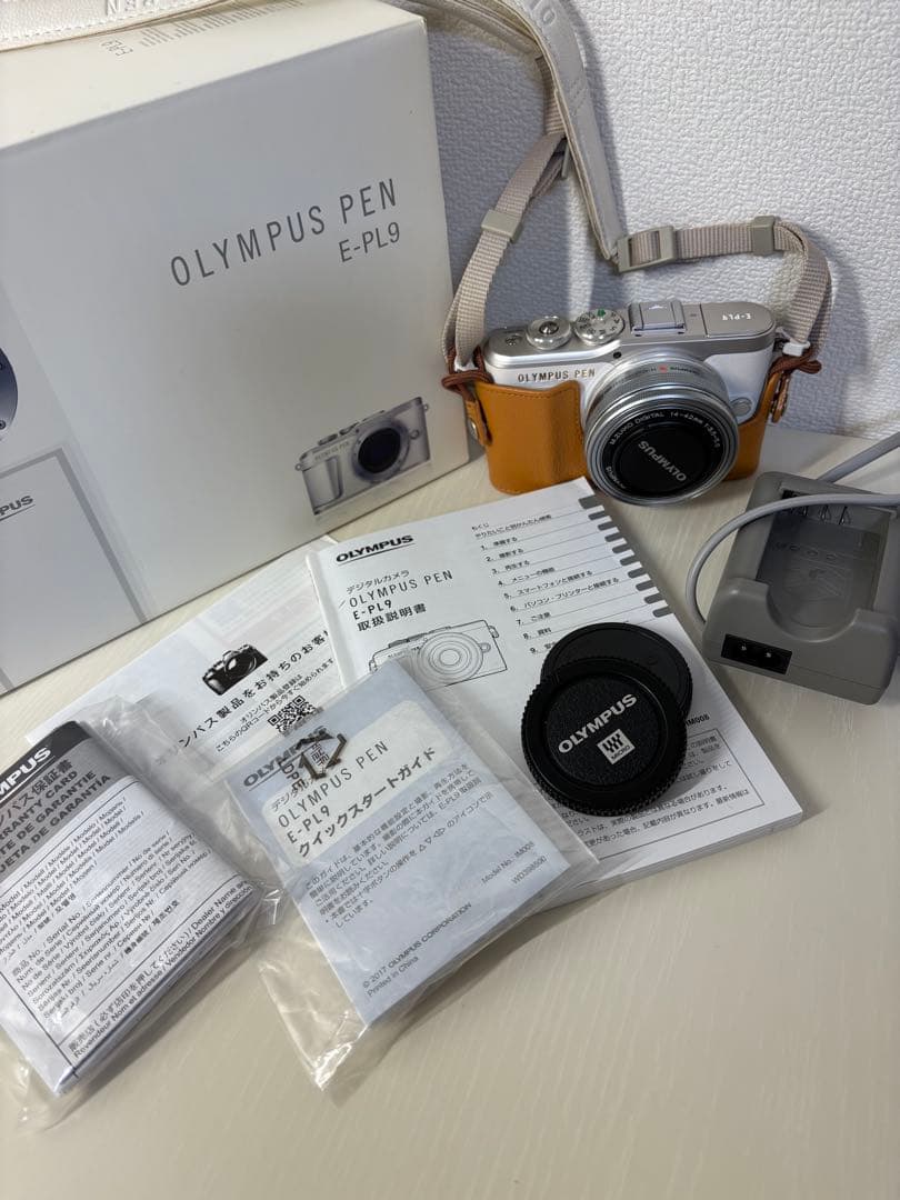 OLYMPUS PEN E-PL9 ホワイト純正カバー付