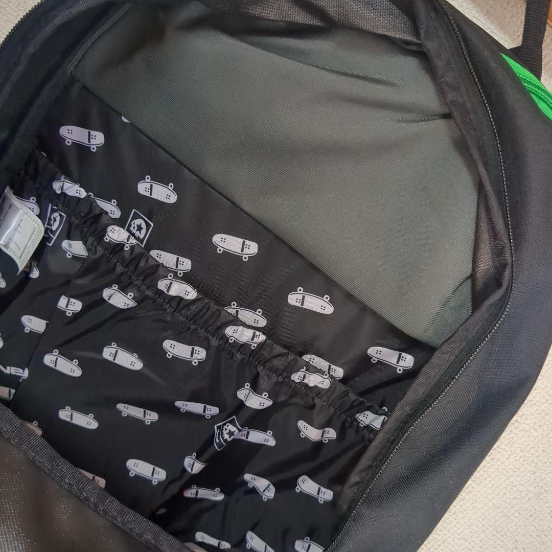 DAKINE リュック 黒 スケートボード柄