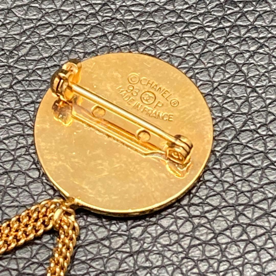 CHANEL ゴールド マトラッセミニバッグ ブローチ