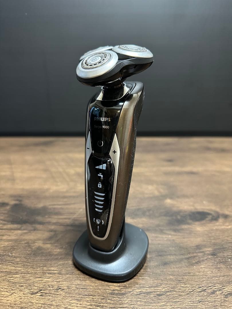 美品　PHILIPS Series 9000 電気シェーバー S9551/26
