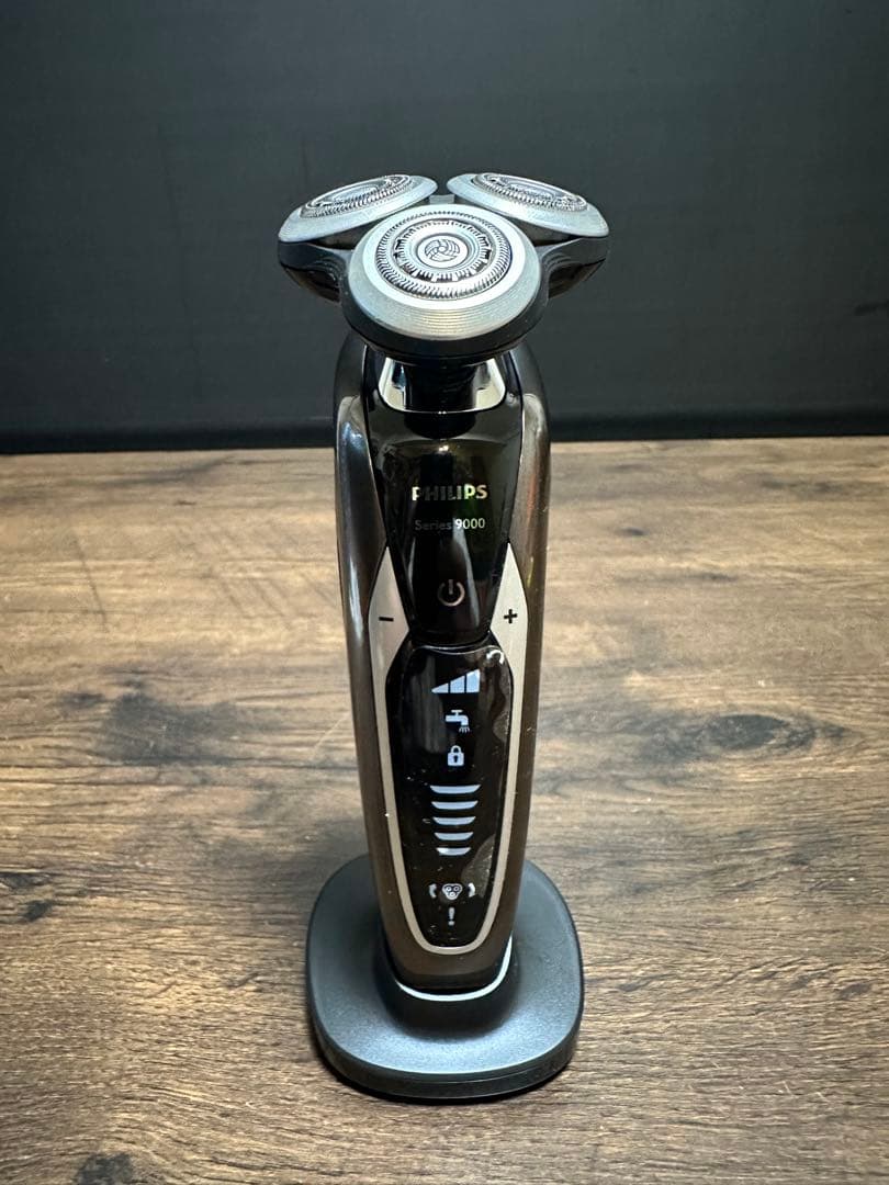 美品　PHILIPS Series 9000 電気シェーバー S9551/26