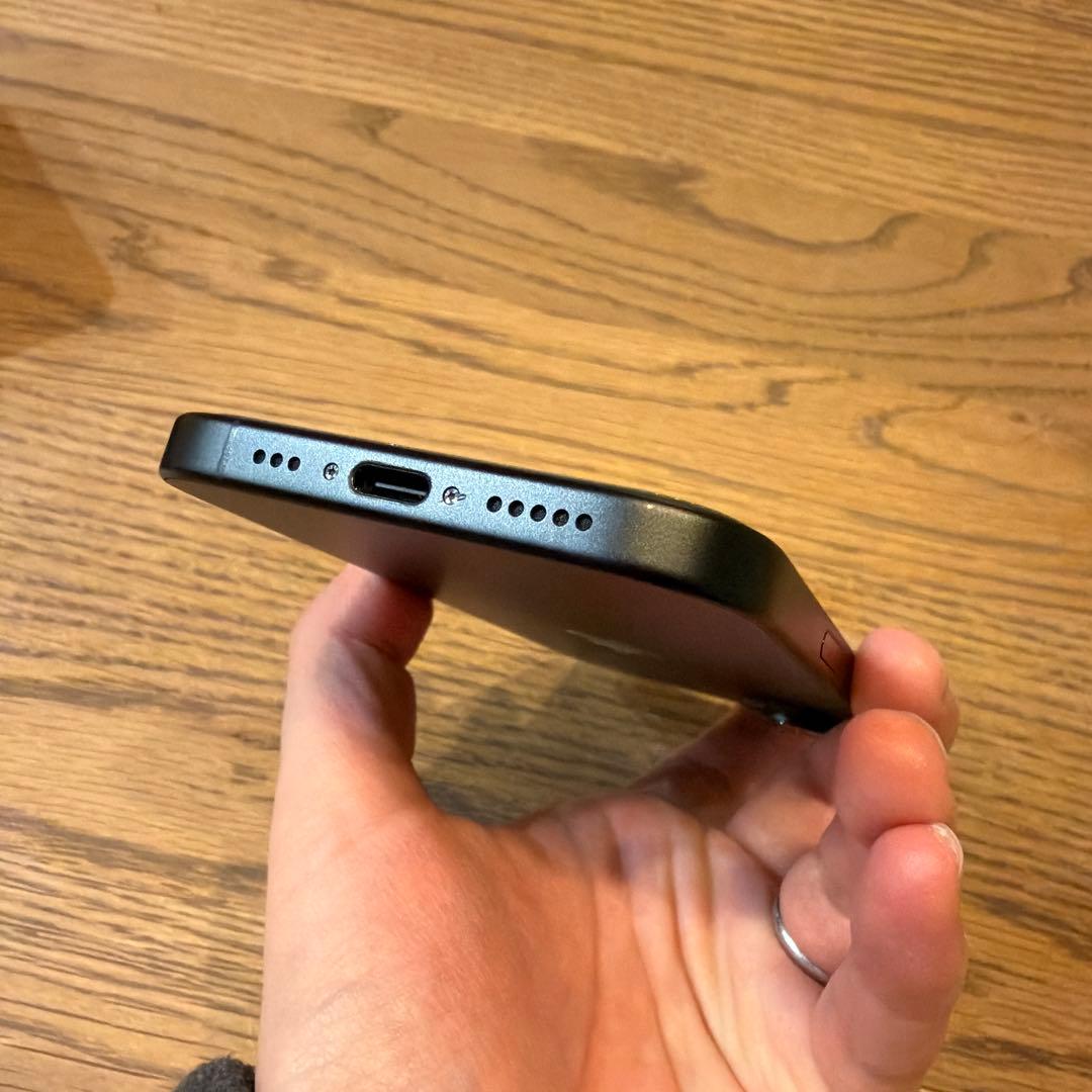 【美品】Apple iPhone 16 ブラック 256GB SIMフリー