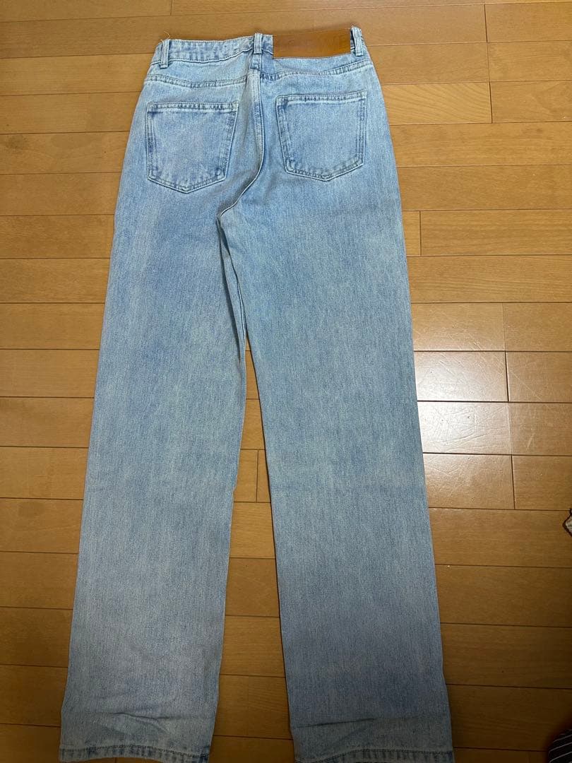 LOEWE ボタンフライジーンズ