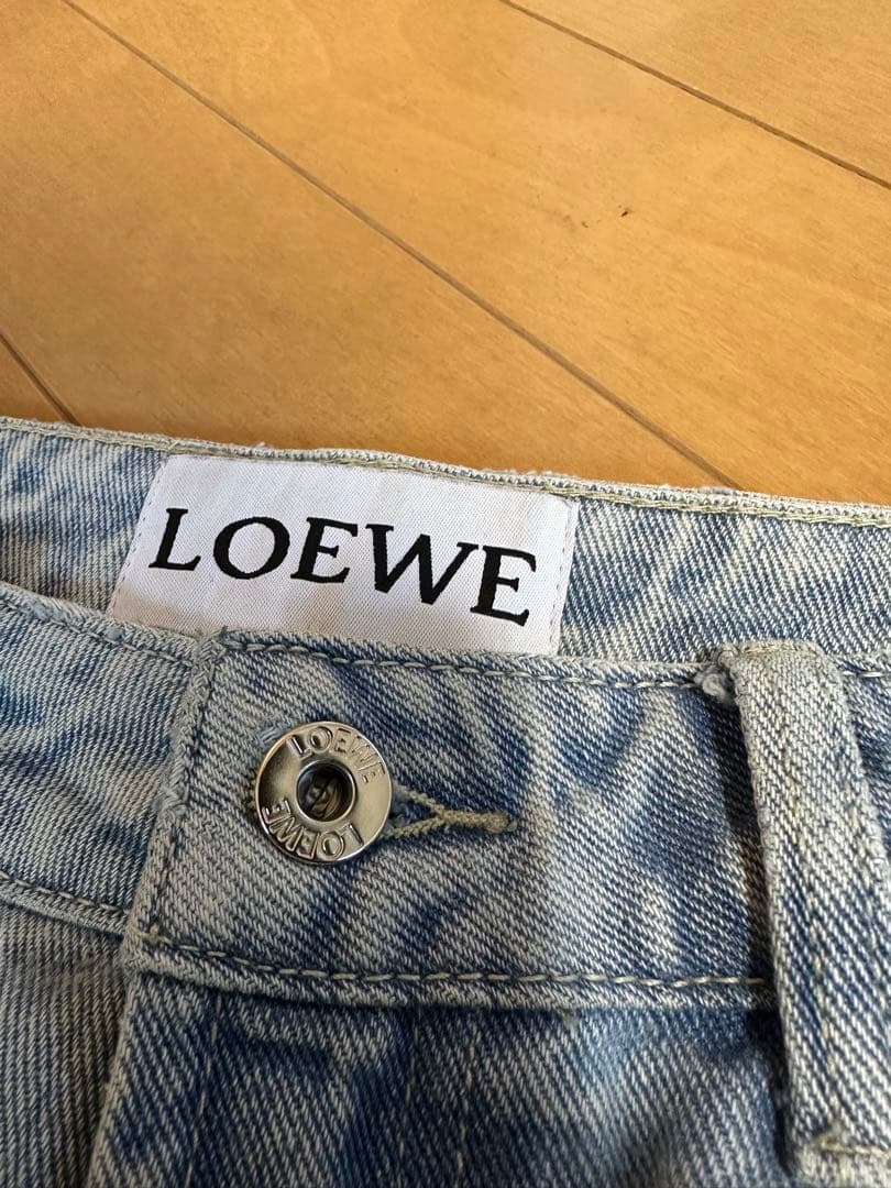 LOEWE ボタンフライジーンズ