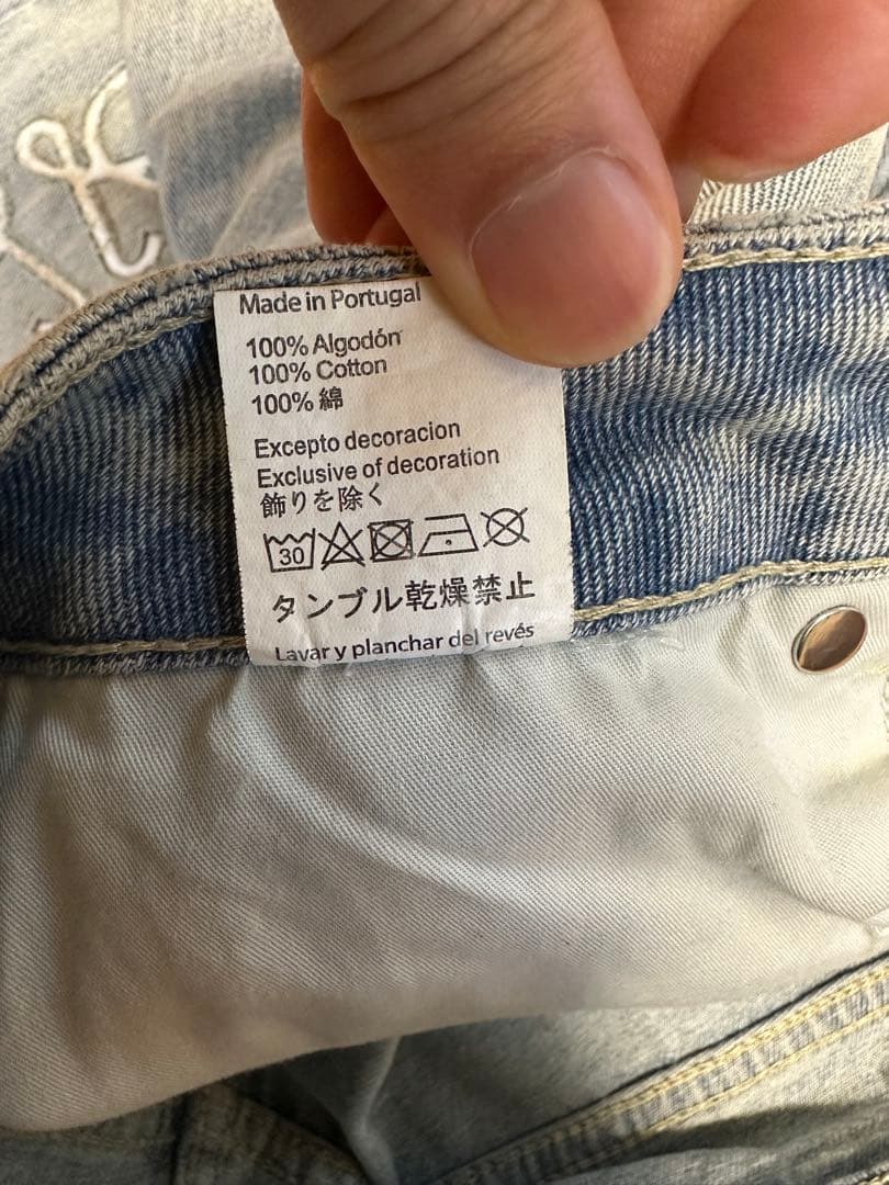 LOEWE ボタンフライジーンズ