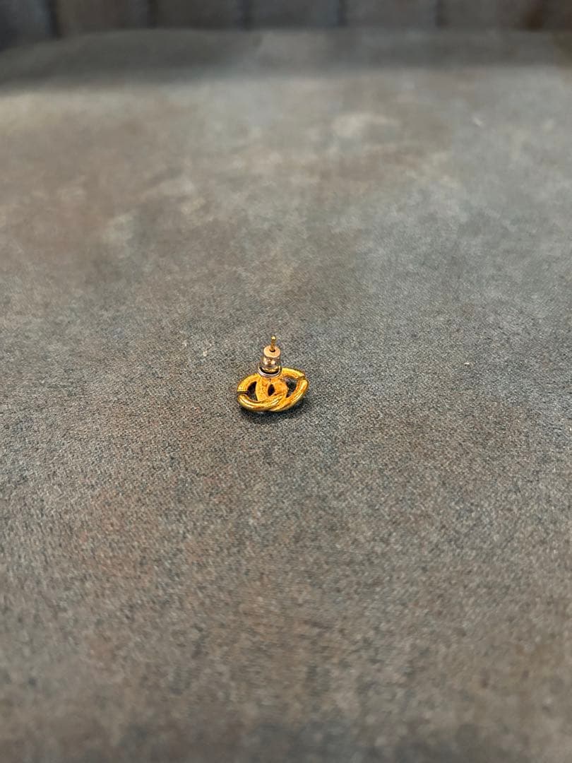 CHANELシャネル　ピアス(片耳用)