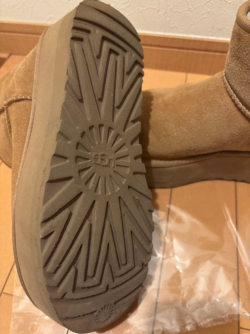 UGG 厚底ベージュ スエード ショートブーツ