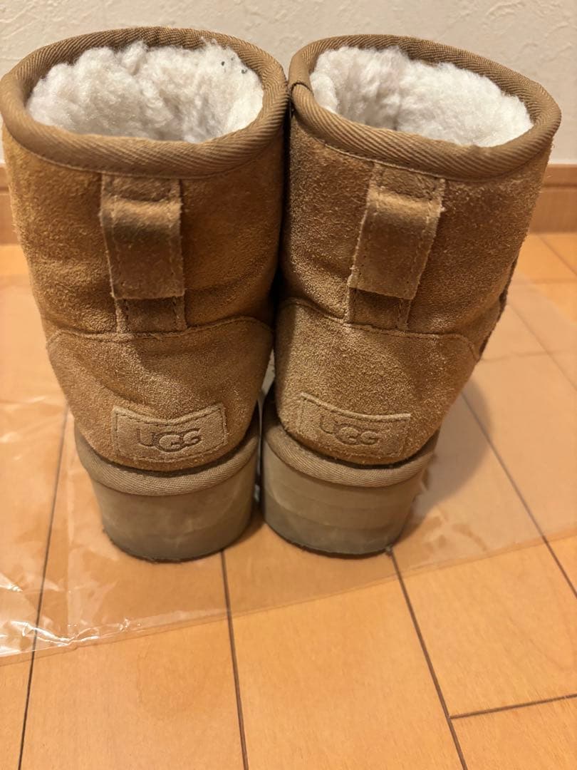 UGG 厚底ベージュ スエード ショートブーツ