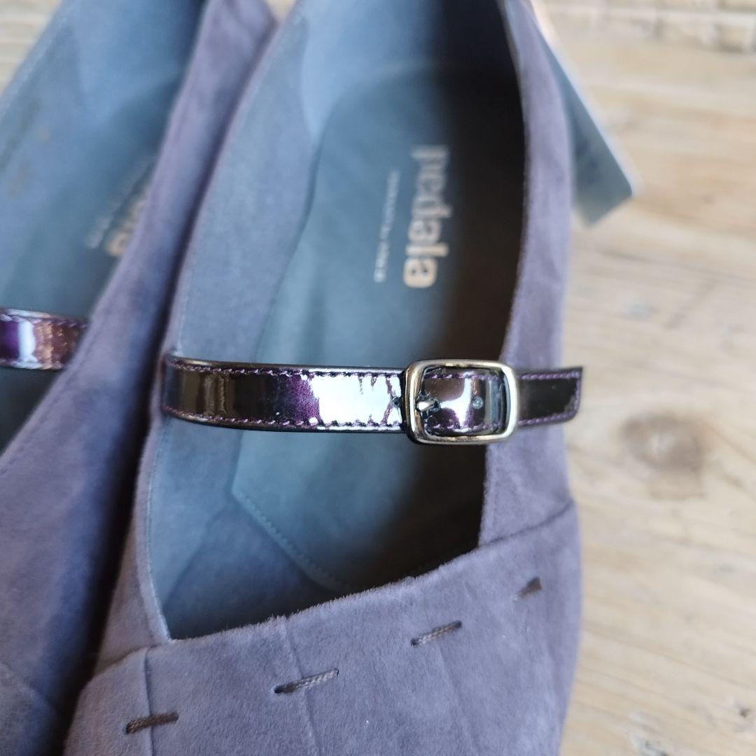 【新品タグ付】ペダラ 日本製 3E ストラップ パンプス 24cm スエード