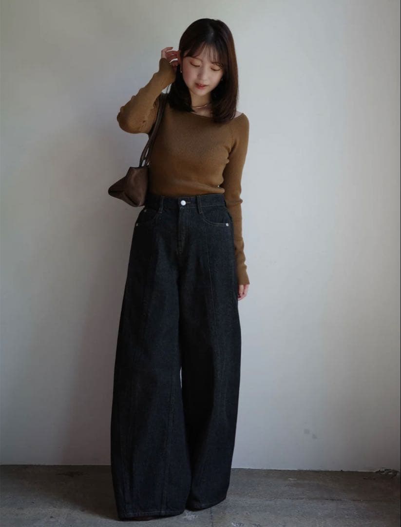 完売品 未使用 タグ付き サイドタックカジュアルワイドデニム ブラック サイズ1