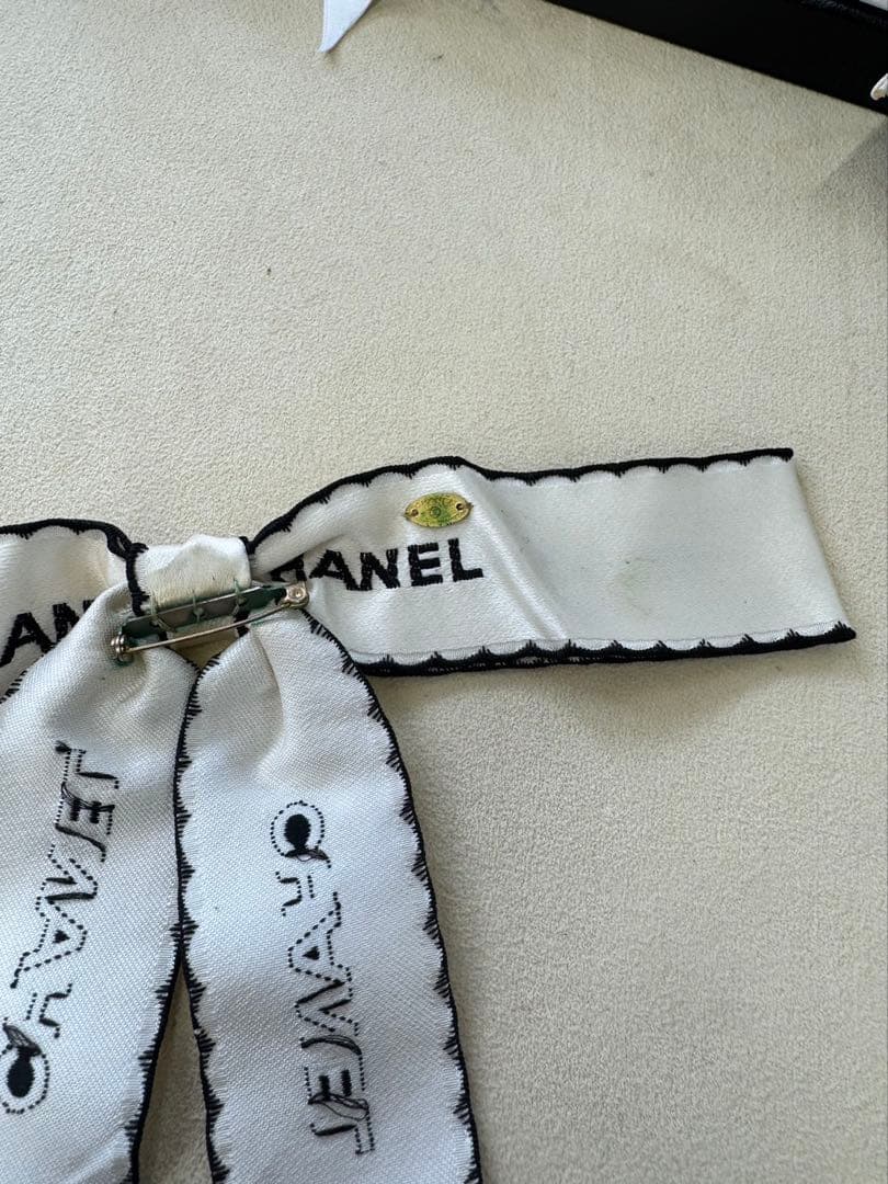 G267 シャネル ブローチ リボン ホワイト