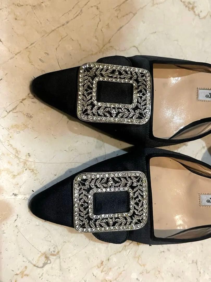 マノロブラニク　ビジューパンプス　37