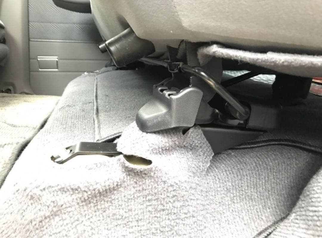 ランクル70 リアシート移動キット