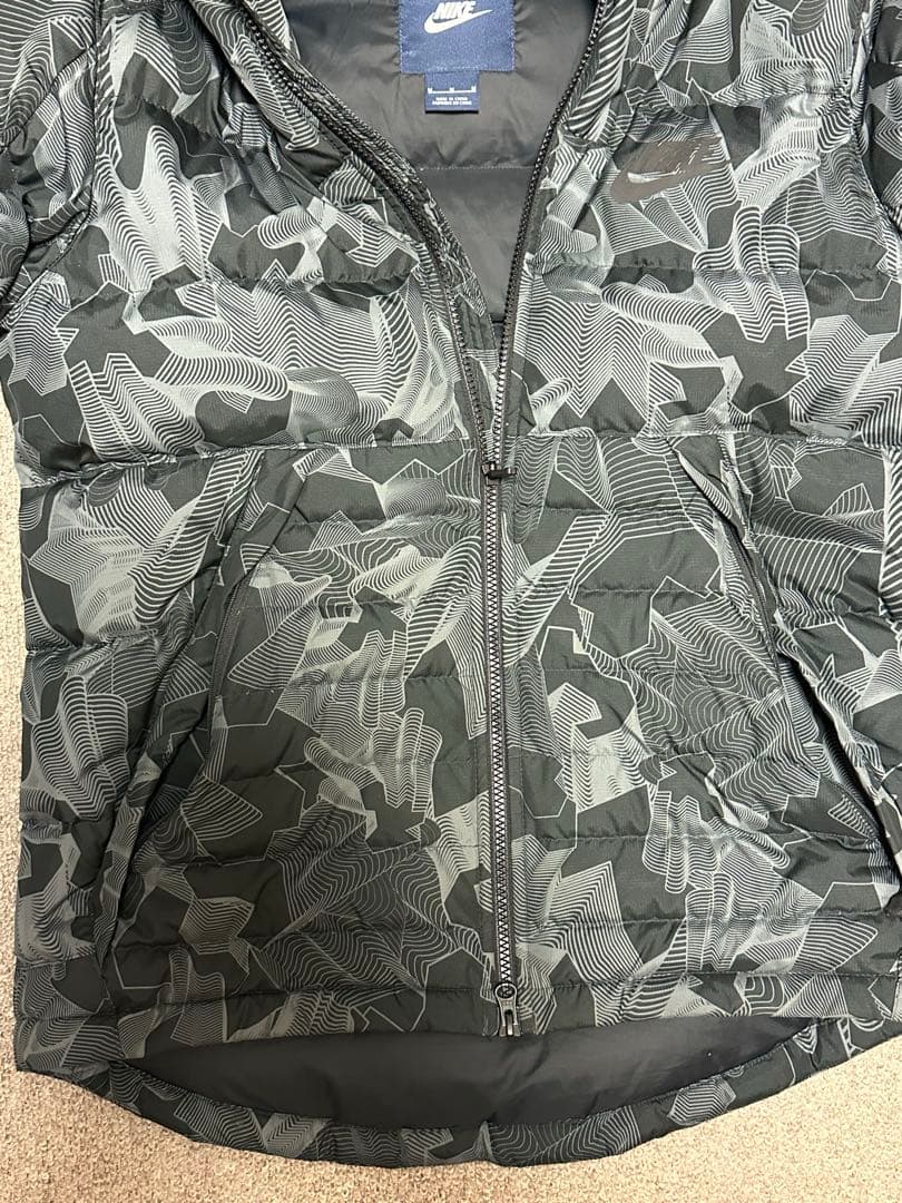 Nike ナイキ フード付き ダウンジャケット グレー・カモフラ　幾何学