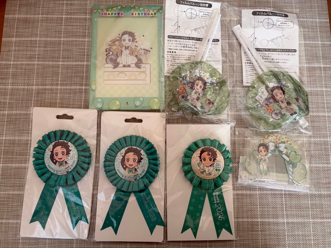 鬼滅の刃　竈門炭治郎　誕生祭　ロゼット　ジオラマアクリルスタンド　バルーン