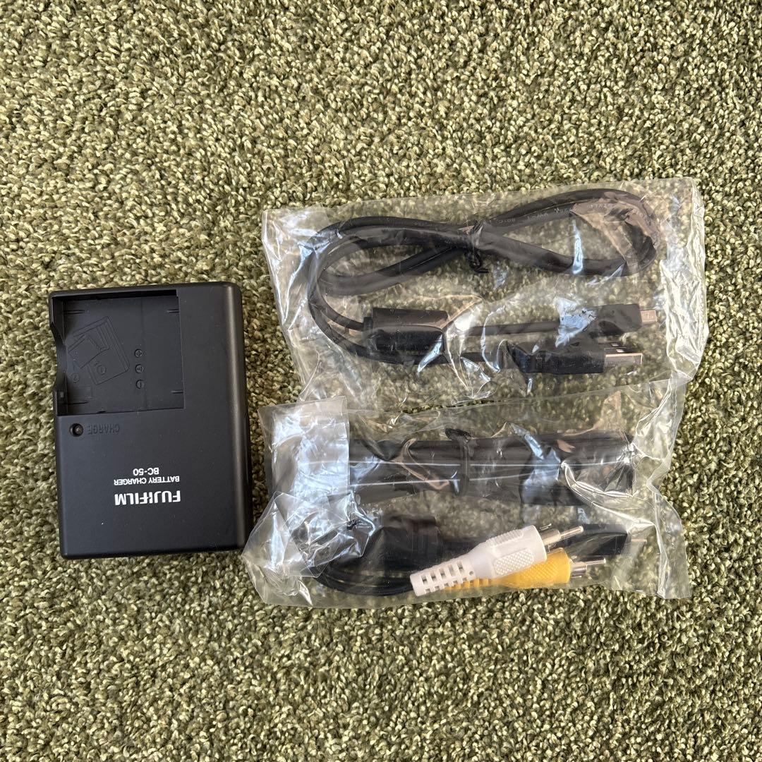 動作確認済　Fujifilm FinePix F50fd デジタルカメラ