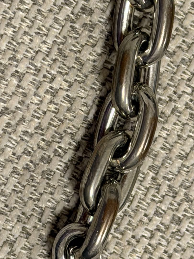 PRADA 三角ロゴプレート ヘアピン