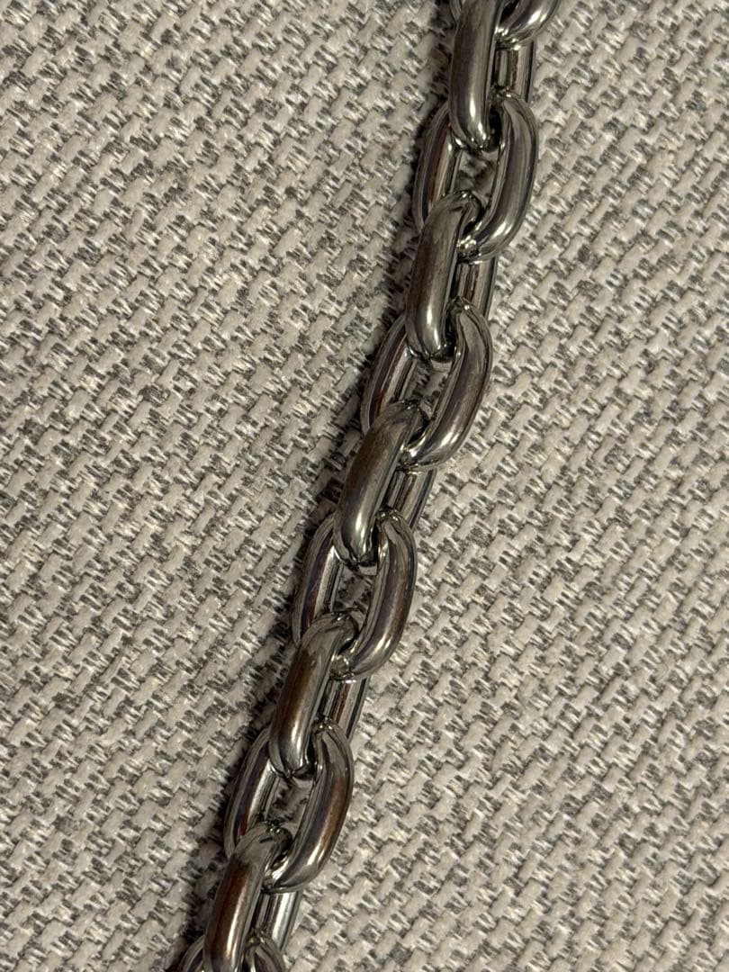 PRADA 三角ロゴプレート ヘアピン