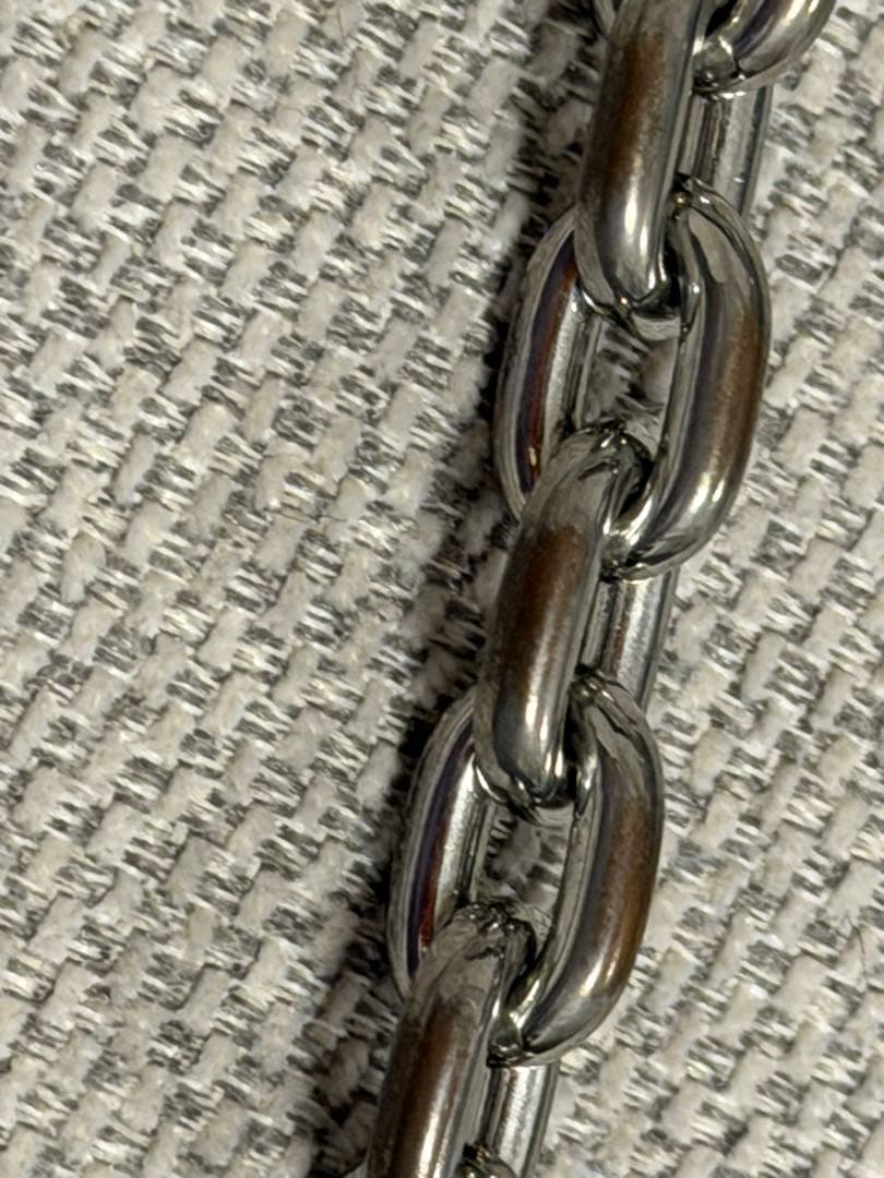 PRADA 三角ロゴプレート ヘアピン