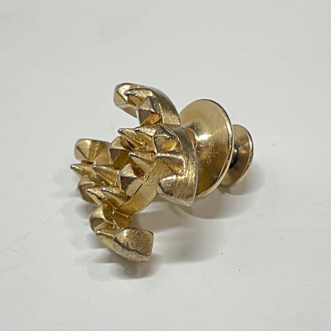 た*や様 CHANEL ゴールド ロゴブローチ