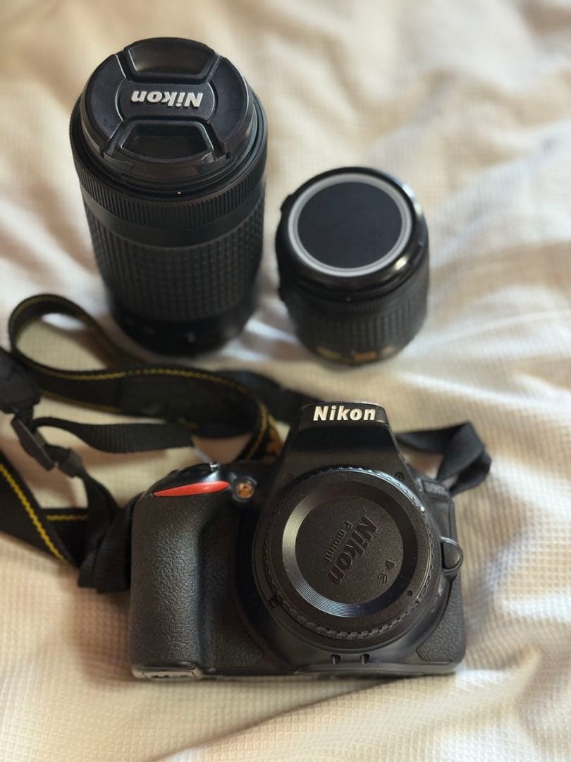 NIKON D5600 DSLR バッテリー2個,充電器,カメラバッグが付属