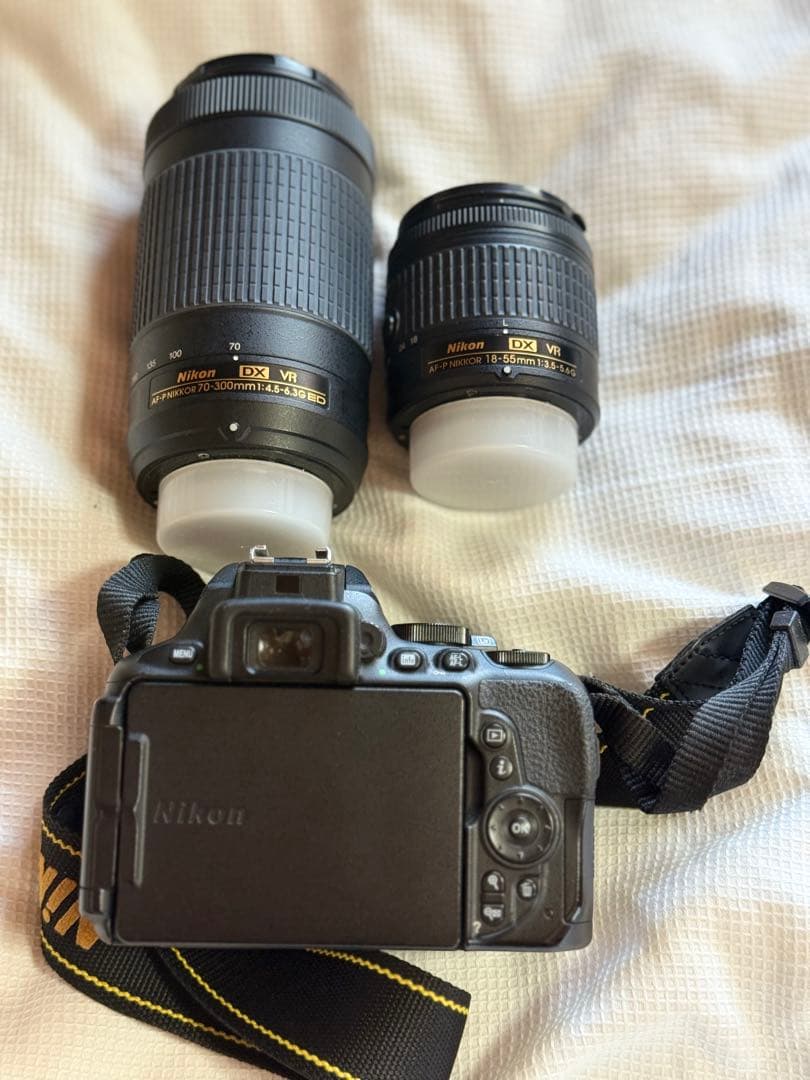 NIKON D5600 DSLR バッテリー2個,充電器,カメラバッグが付属