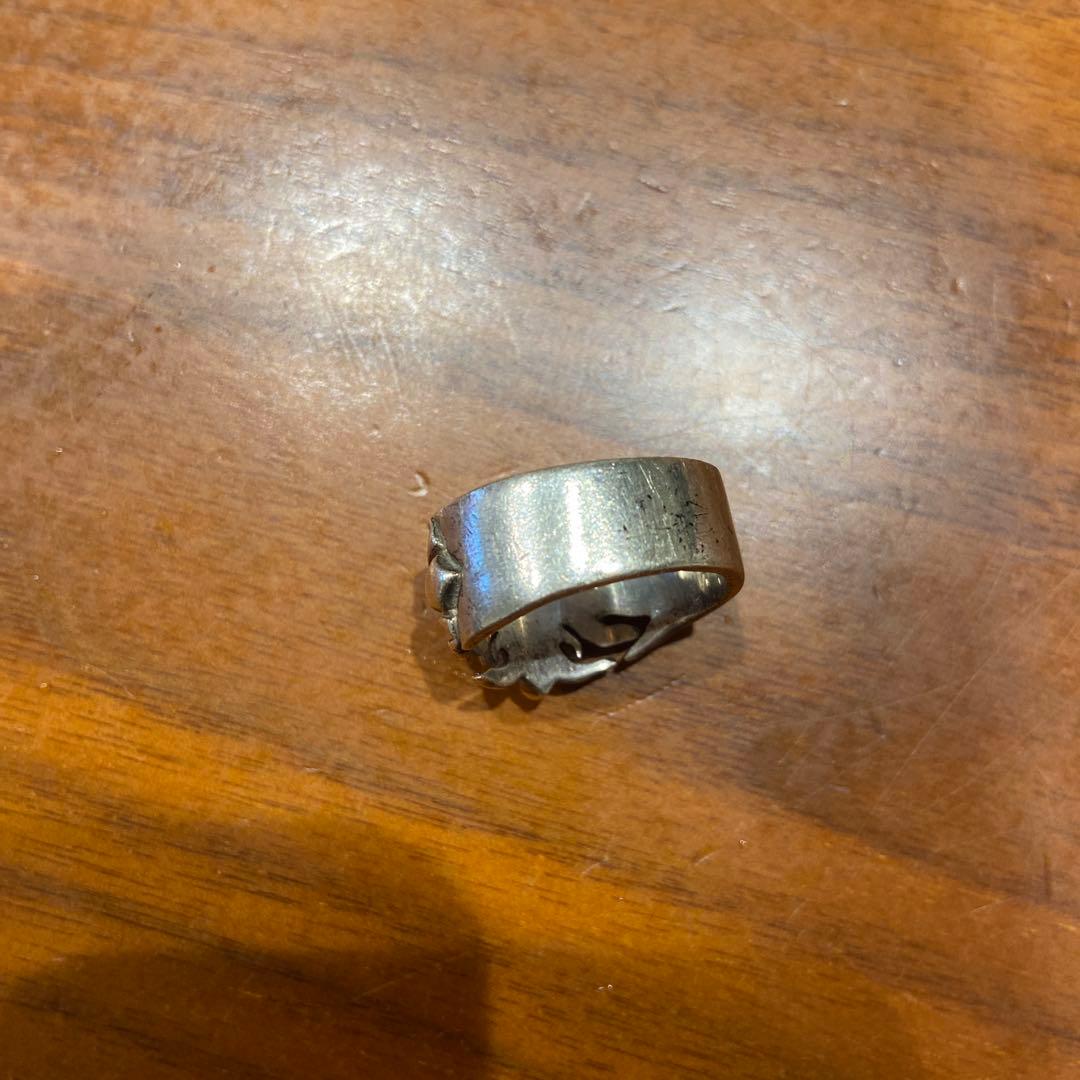 アリゾナフリーダム　シルバーリング ルビー付き 装飾的デザイン